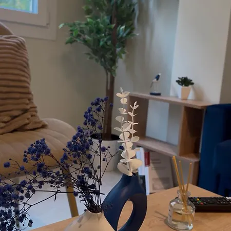 Quiet But The Kristalli Retreat アパート テッサロニキ